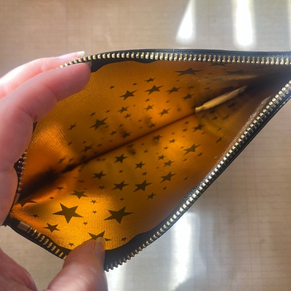 Clutches_&_Wristlets